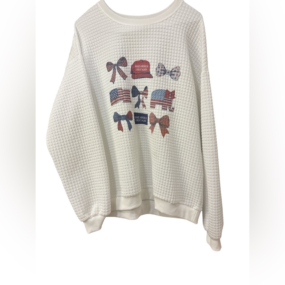 SHEIN White Textured Sweatshirt with Bow Print
